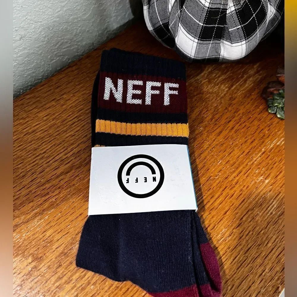 Neff Dress Blues Cabernet Stripes, Men’s Socks Size 6.5-12 #S23